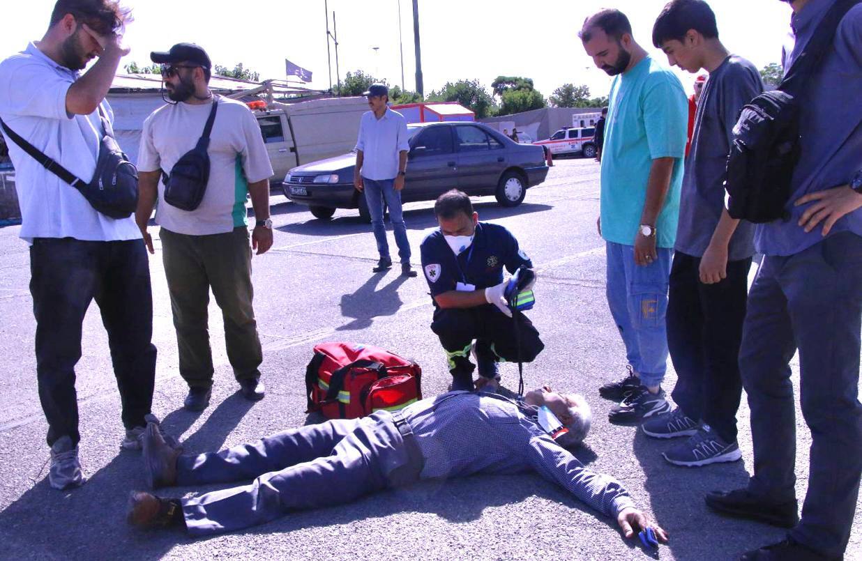 مانور سراسری آمادگی نیروهای امدادی در آستانه مراسم ارتحال امام خمینی (ره) برگزار شد مانور سراسری آمادگی نیروهای امدادی در آستانه مراسم ارتحال امام خمینی (ره) برگزار شد