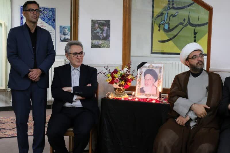 عزاداری تنها راه ابراز محبت نیست، باید همراه با فهم و عمل باشد عزاداری تنها راه ابراز محبت نیست، باید همراه با فهم و عمل باشد