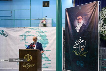 رونمایی از کتاب روح الله روایت مستند زندگی امام خمینی (ره)