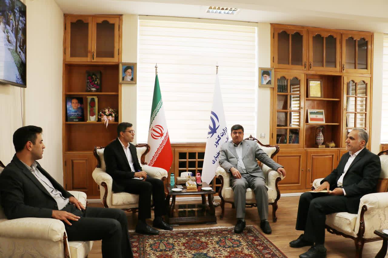 استقبال از جذب سرمایه‌گذاری ۳۰۰ میلیاردی توسط دانشگاه آزاد در احداث نیروگاه‌ انرژی خورشیدی