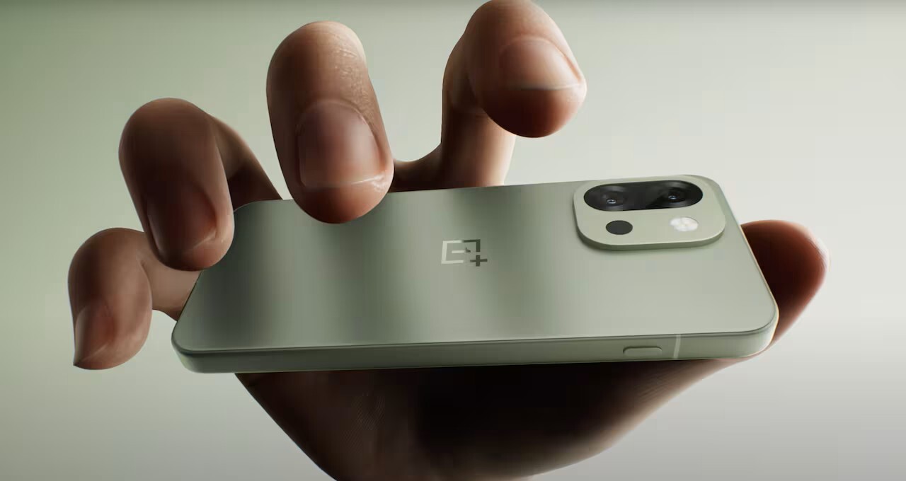 وانپلاس ۱۳s با باتری ۵۸۵۰ میلیآمپرساعتی و پردازنده اسنپدراگون ۸ Elite رونمایی شد وانپلاس ۱۳s با باتری ۵۸۵۰ میلیآمپرساعتی و پردازنده اسنپدراگون ۸ Elite رونمایی شد