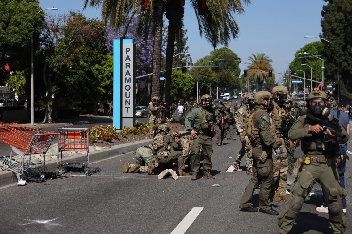 سرکوب معترضان به اخراج مهاجران در لسآنجلس با اعزام ۲ هزار نیروی گارد ملی +فیلموَعکس سرکوب معترضان به اخراج مهاجران در لسآنجلس با اعزام ۲ هزار نیروی گارد ملی +فیلموَعکس