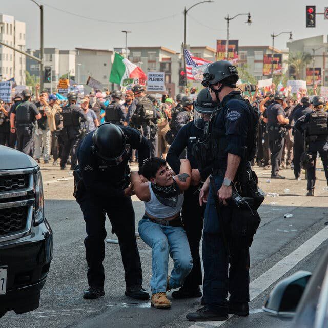 فرماندار کالیفرنیا از ترامپ شکایت می‌کند/ اعتراض نیوسام به اعزام گارد ملی برای سرکوب معترضان