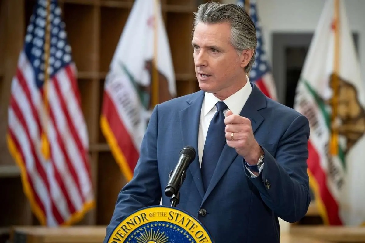 رژه استبداد در قلب کالیفرنیا| استقرار تفنگداران دریایی، نمایش قدرت یا تهدید دموکراسی؟ رژه استبداد در قلب کالیفرنیا| استقرار تفنگداران دریایی، نمایش قدرت یا تهدید دموکراسی؟