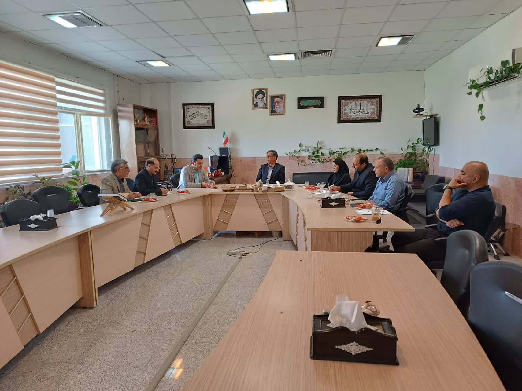 دانشگاه آزاد گرمسار؛ از گلخانههای ۲۰۰۰ متری و چاه اختصاصی تا ۱۰ هکتار زمین کشاورزی دانشگاه آزاد گرمسار؛ از گلخانههای ۲۰۰۰ متری و چاه اختصاصی تا ۱۰ هکتار زمین کشاورزی