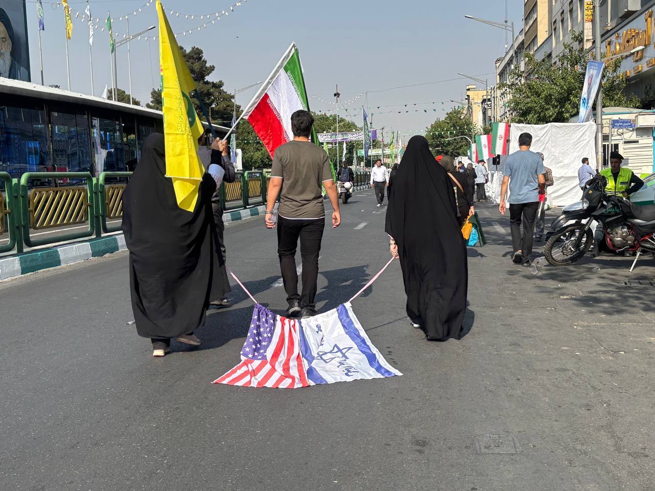 تهران یکپارچه حماسه شد/ گرامیداشت یاد دانشمندان هسته‌ای و فرماندهان طریق القدس در مهمانی کیلومتری