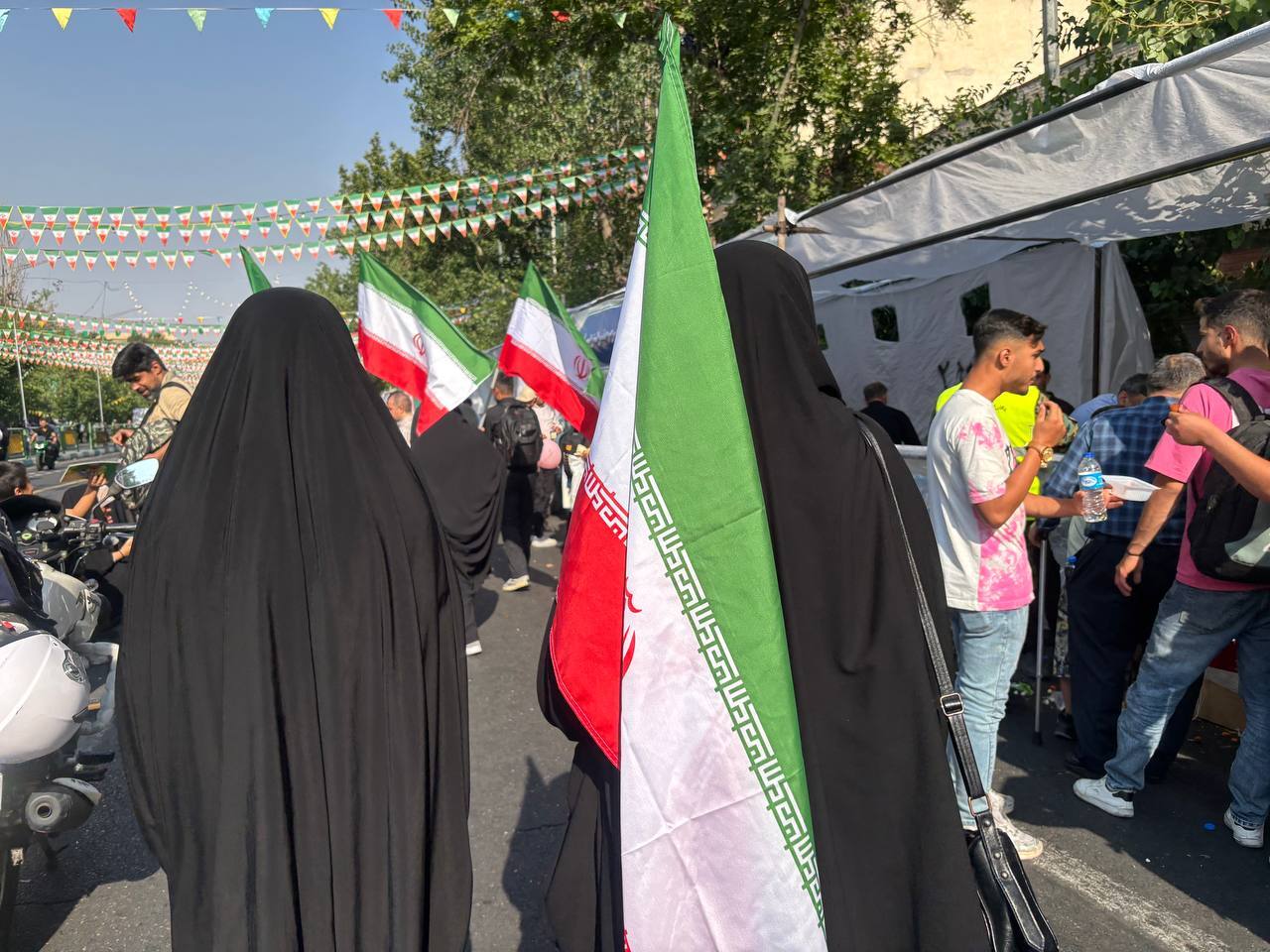 تهران یکپارچه حماسه شد/ گرامیداشت یاد دانشمندان هسته‌ای و فرماندهان طریق القدس در مهمانی کیلومتری