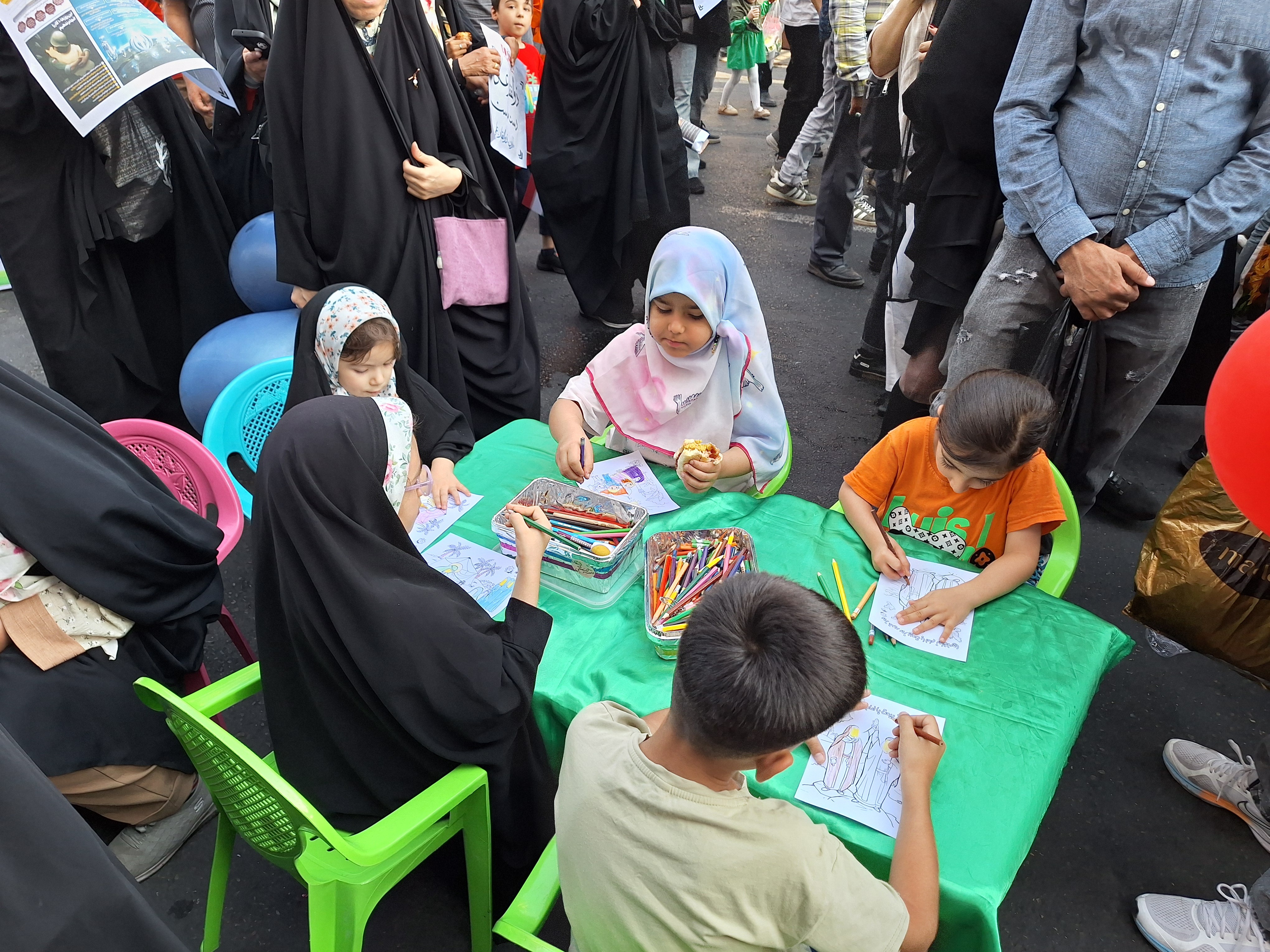 تهران یکپارچه حماسه شد/ گرامیداشت یاد دانشمندان هسته‌ای و فرماندهان طریق القدس در مهمانی کیلومتری