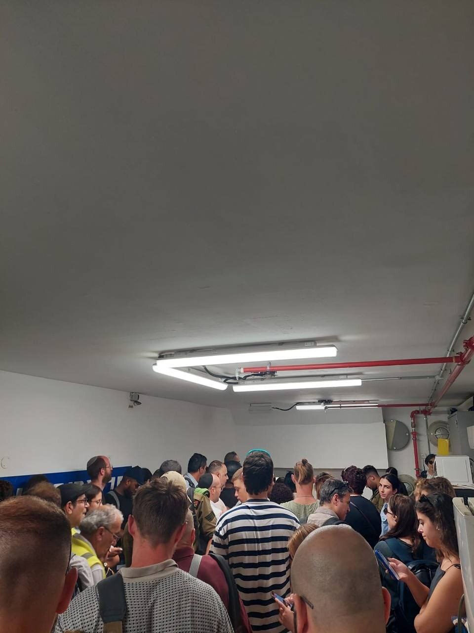 آغاز مرحله سوم عملیات «وعده صادق ۳»/ صدای غُرش موشکهای بالستیک ایران در سرزمینهای اشغالی/ فرار صهیونیستها به پناهگاهها آغاز مرحله سوم عملیات «وعده صادق ۳»/ صدای غُرش موشکهای بالستیک ایران در سرزمینهای اشغالی/ فرار صهیونیستها به پناهگاهها