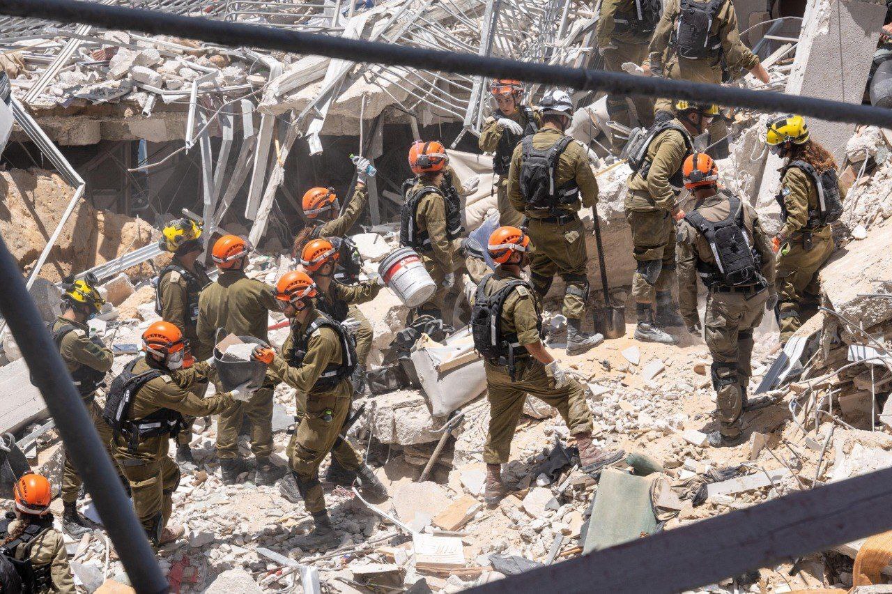 آغاز مرحله سوم عملیات «وعده صادق ۳»/ صدای غُرش موشکهای بالستیک ایران در سرزمینهای اشغالی/ فرار صهیونیستها به پناهگاهها آغاز مرحله سوم عملیات «وعده صادق ۳»/ صدای غُرش موشکهای بالستیک ایران در سرزمینهای اشغالی/ فرار صهیونیستها به پناهگاهها