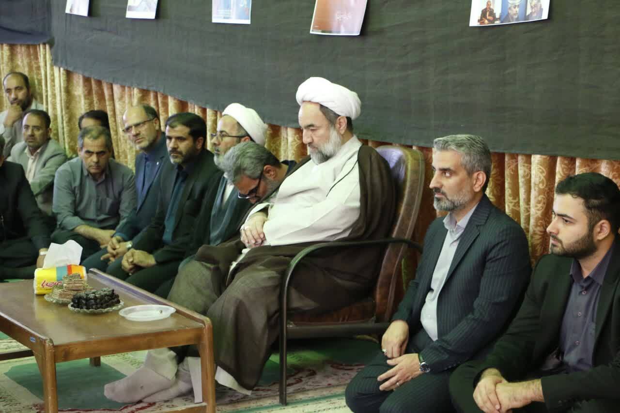 نرماشیری: نخبگان و دانشمندان ستون‌های فکری و علمی جامعه هستند