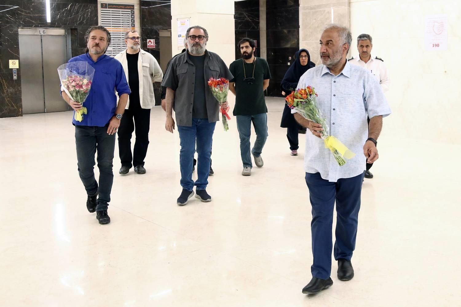 اهالی سینمابه عیادت مجروحان حمله صهیونیستها رفتند +تصاویر اهالی سینمابه عیادت مجروحان حمله صهیونیستها رفتند +تصاویر