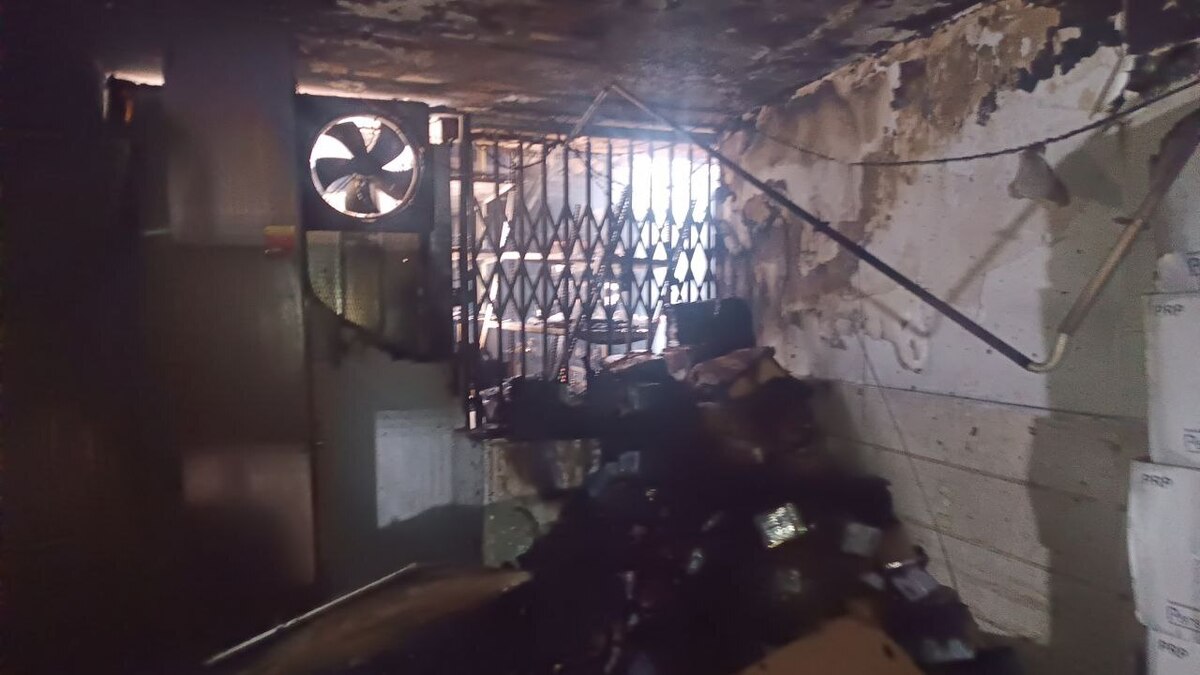 آتش سوزی در انبار ساختمان اداری خیابان طالقانی+ فیلم