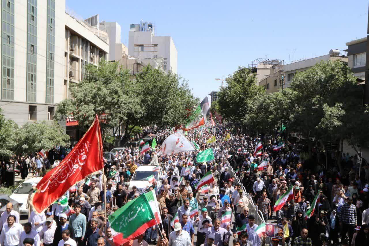 خروش ملت ایران در نماز جمعه خشم و نصر؛ از حضور بازیگر سریال پایتخت تا تجلی همدلی و ایستادگی