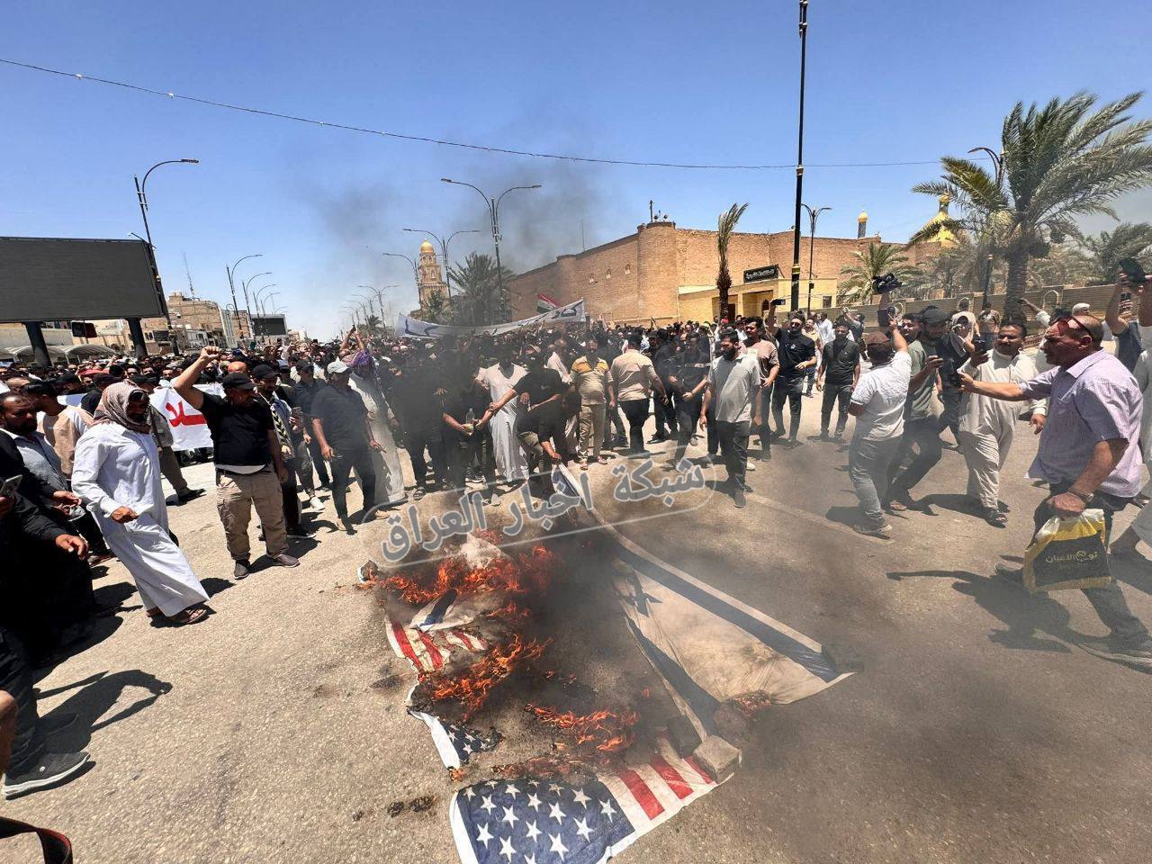 قیام میلیونی در عراق در پاسخ به فراخوان مقتدی صدر؛ از بغداد تا ذیقار و کوفه، مردم به حمایت از ایران برخاستند قیام میلیونی در عراق در پاسخ به فراخوان مقتدی صدر؛ از بغداد تا ذیقار و کوفه، مردم به حمایت از ایران برخاستند
