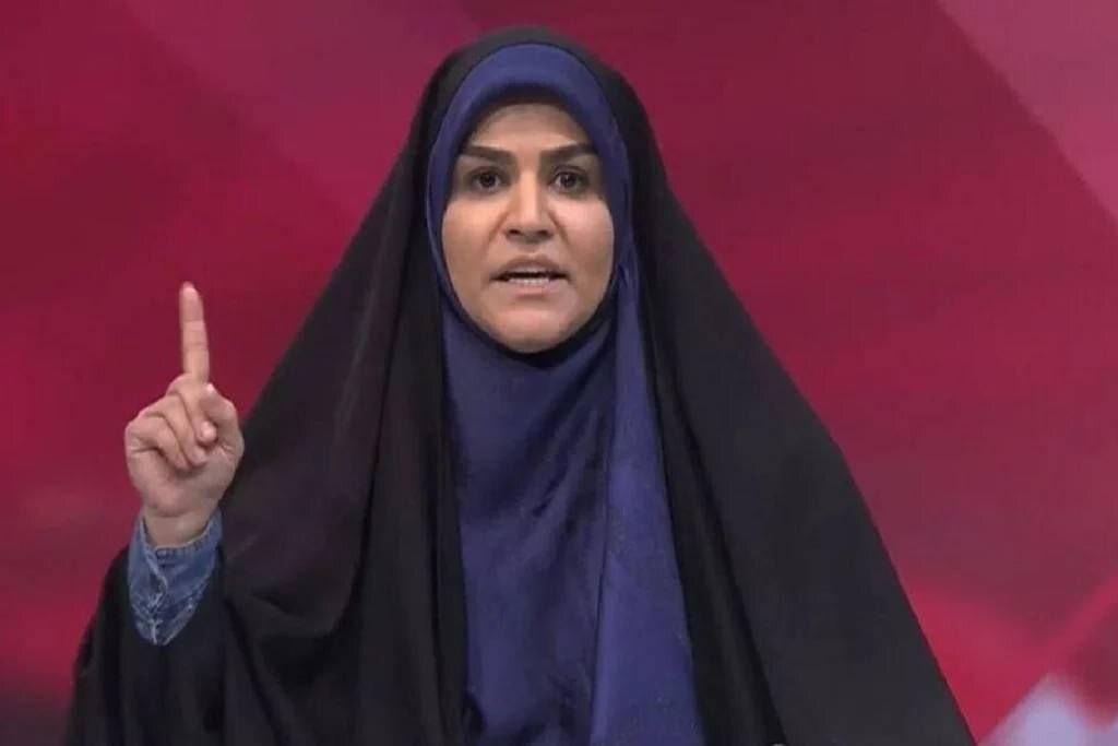 تقدیم جوایز احمدرضا درویش به سحر امامی تقدیم جوایز احمدرضا درویش به سحر امامی