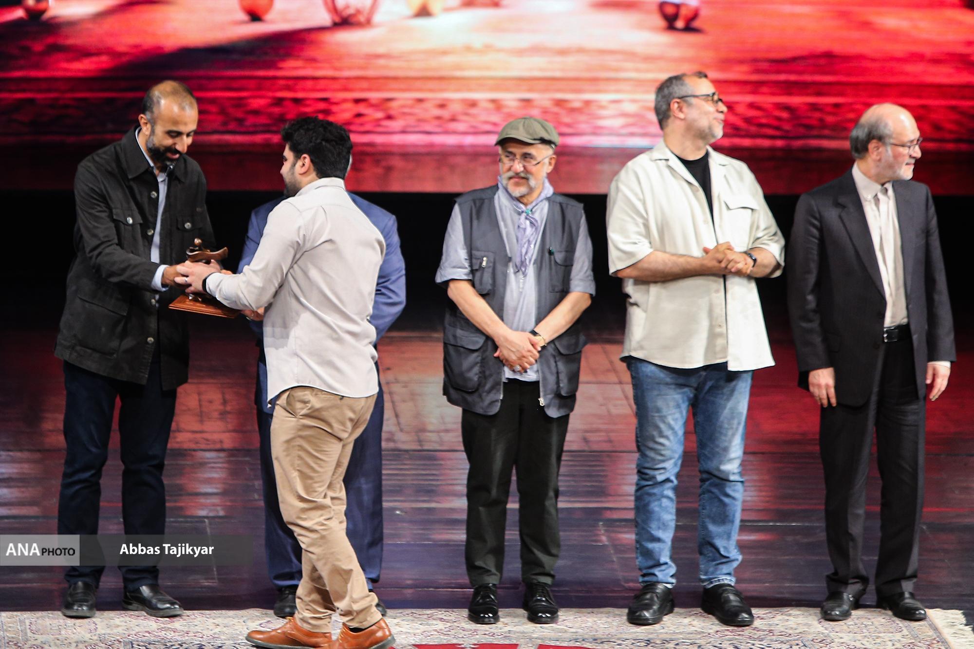 تقدیر از جمشید هاشم‌پور و مجید انتظامی در اختتامیه جشنواره فلیم مقاومت/ «مجنون» در تالار وحدت درخشید