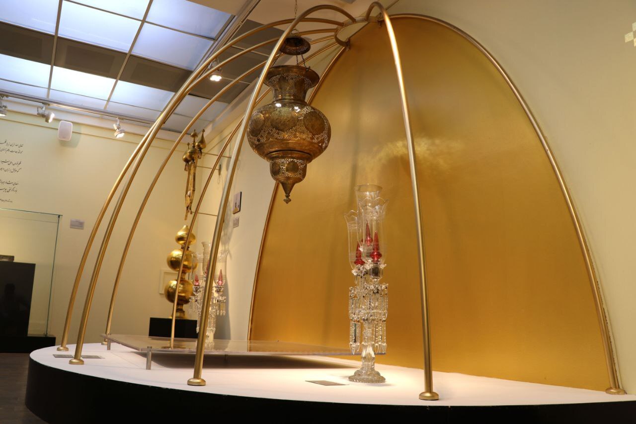 آثار نفیسی از گنجینه حرم امام رضا (ع) برای نخستین بار در تهران به نمایش در آمد آثار نفیسی از گنجینه حرم امام رضا (ع) برای نخستین بار در تهران به نمایش در آمد