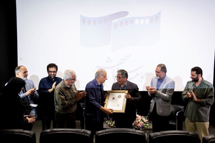 تقدیر از جهانگیر میرشکاری با اعطای نشان درجه یک هنری