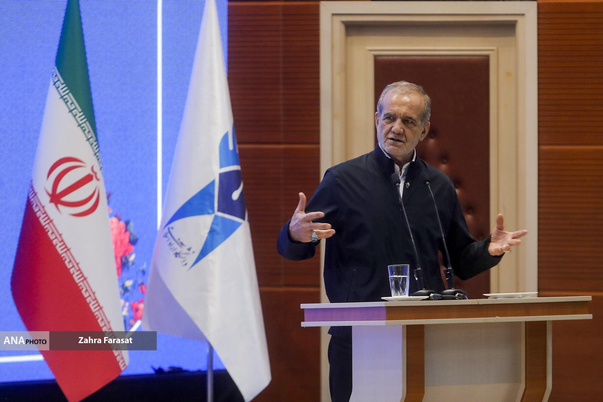 پزشکیان: کافی است باور کنیم می&zwnj;توانیم/ طهرانچی: ثمرات انقلاب اسلامی در گرو دانش&zwnj;آموختگان دانشگاهی است