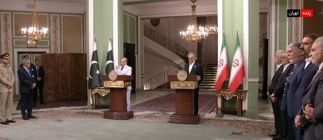 شهباز شریف: مایلیم روابط با ایران را از همه نظر افزایش دهیم/ پزشکیان: برگسترش روابط با پاکستان تأکید داریم شهباز شریف: مایلیم روابط با ایران را از همه نظر افزایش دهیم/ پزشکیان: برگسترش روابط با پاکستان تأکید داریم