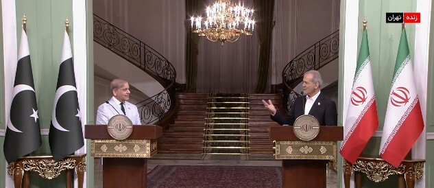 شهباز شریف: مایلیم روابط با ایران را از همه نظر افزایش دهیم/ پزشکیان: برگسترش روابط با پاکستان تأکید داریم شهباز شریف: مایلیم روابط با ایران را از همه نظر افزایش دهیم/ پزشکیان: برگسترش روابط با پاکستان تأکید داریم