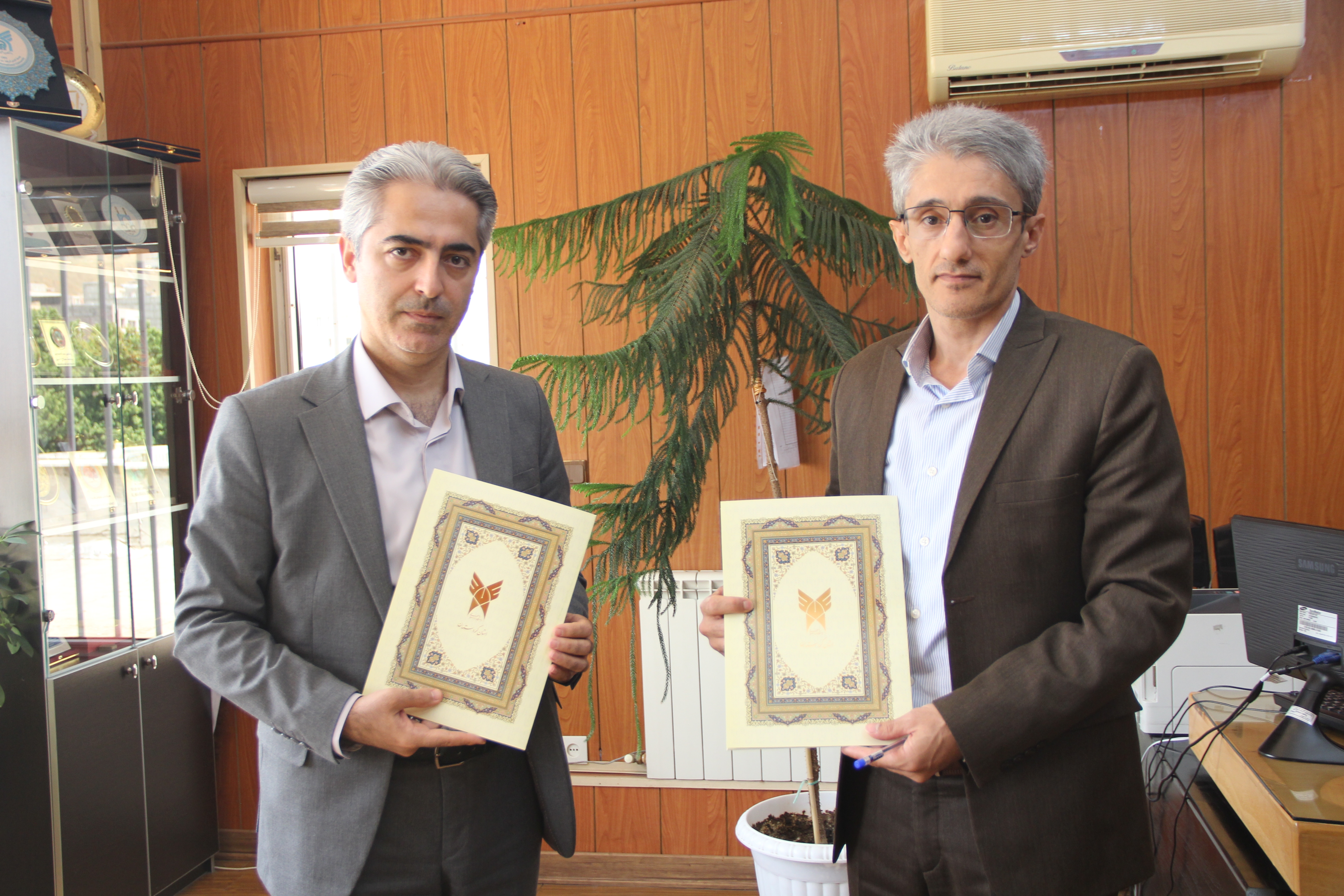 جزئیات تفاهمنامه تأسیس مرکز رشد مشترک دانشگاه آزاد سقز و پارک علم و فناوری کردستان جزئیات تفاهمنامه تأسیس مرکز رشد مشترک دانشگاه آزاد سقز و پارک علم و فناوری کردستان