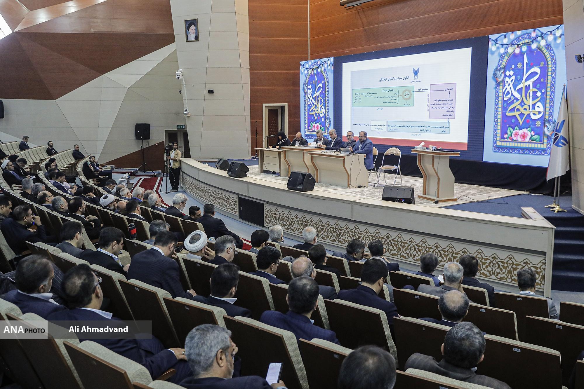 روز سوم اجلاس دانشگاه آزاد/ طهرانچی: هدف نهایی تربیت جوانان پرچمدار انسانیت است روز سوم اجلاس دانشگاه آزاد/ طهرانچی: هدف نهایی تربیت جوانان پرچمدار انسانیت است