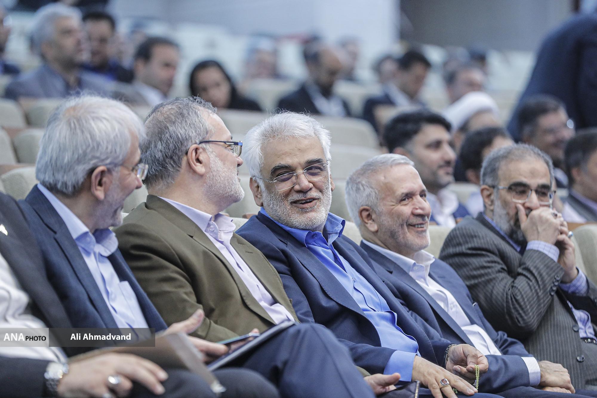 روز سوم اجلاس دانشگاه آزاد/ طهرانچی: هدف نهایی تربیت جوانان پرچمدار انسانیت است روز سوم اجلاس دانشگاه آزاد/ طهرانچی: هدف نهایی تربیت جوانان پرچمدار انسانیت است