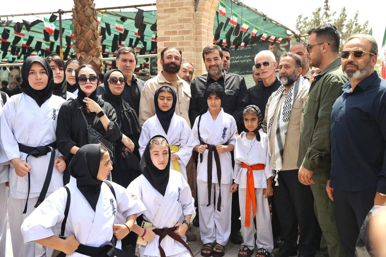 حضور پرشور جامعه ورزش و جوانان در قطعه شهدای جنایت رژیم صهیونی/ ورزشی‌ها با شهدا وداع کردن