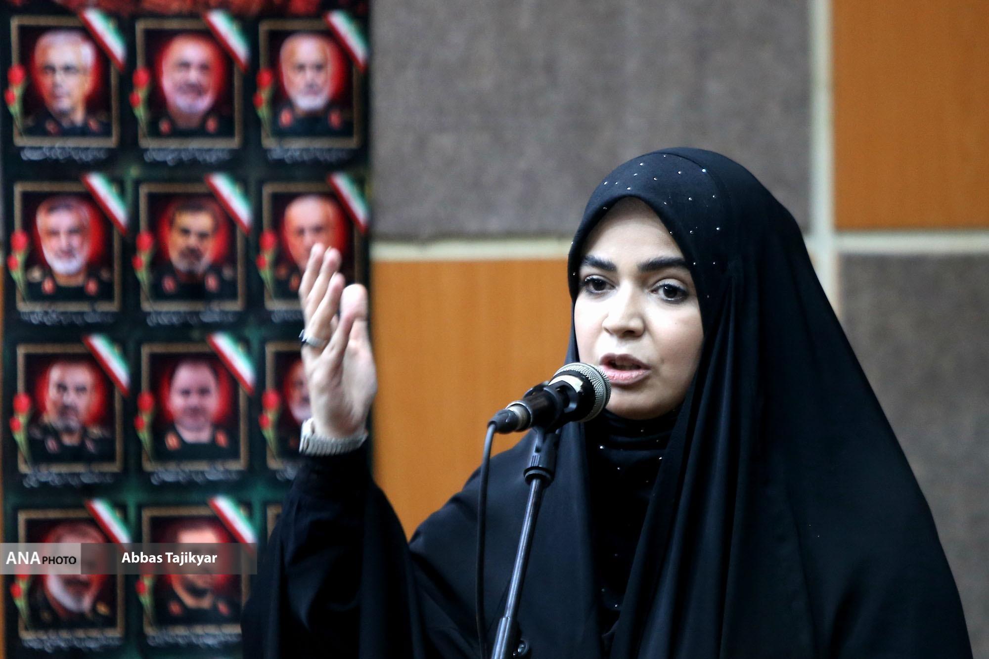 شاعران، حقیقت پیروزی ما و جنایات دشمن را در تاریخ ماندگار کنند شاعران، حقیقت پیروزی ما و جنایات دشمن را در تاریخ ماندگار کنند