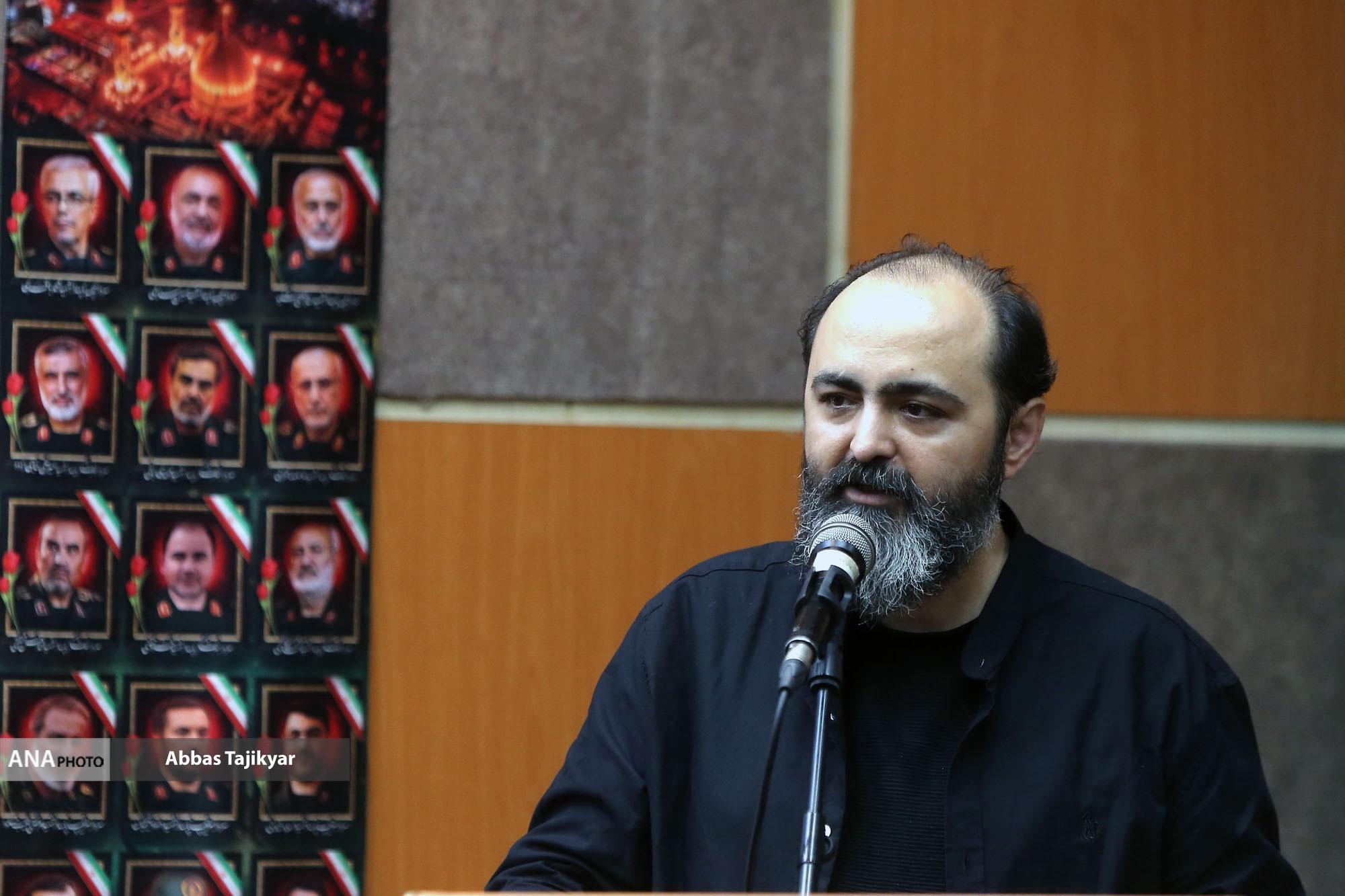 شاعران، حقیقت پیروزی ما و جنایات دشمن را در تاریخ ماندگار کنند شاعران، حقیقت پیروزی ما و جنایات دشمن را در تاریخ ماندگار کنند