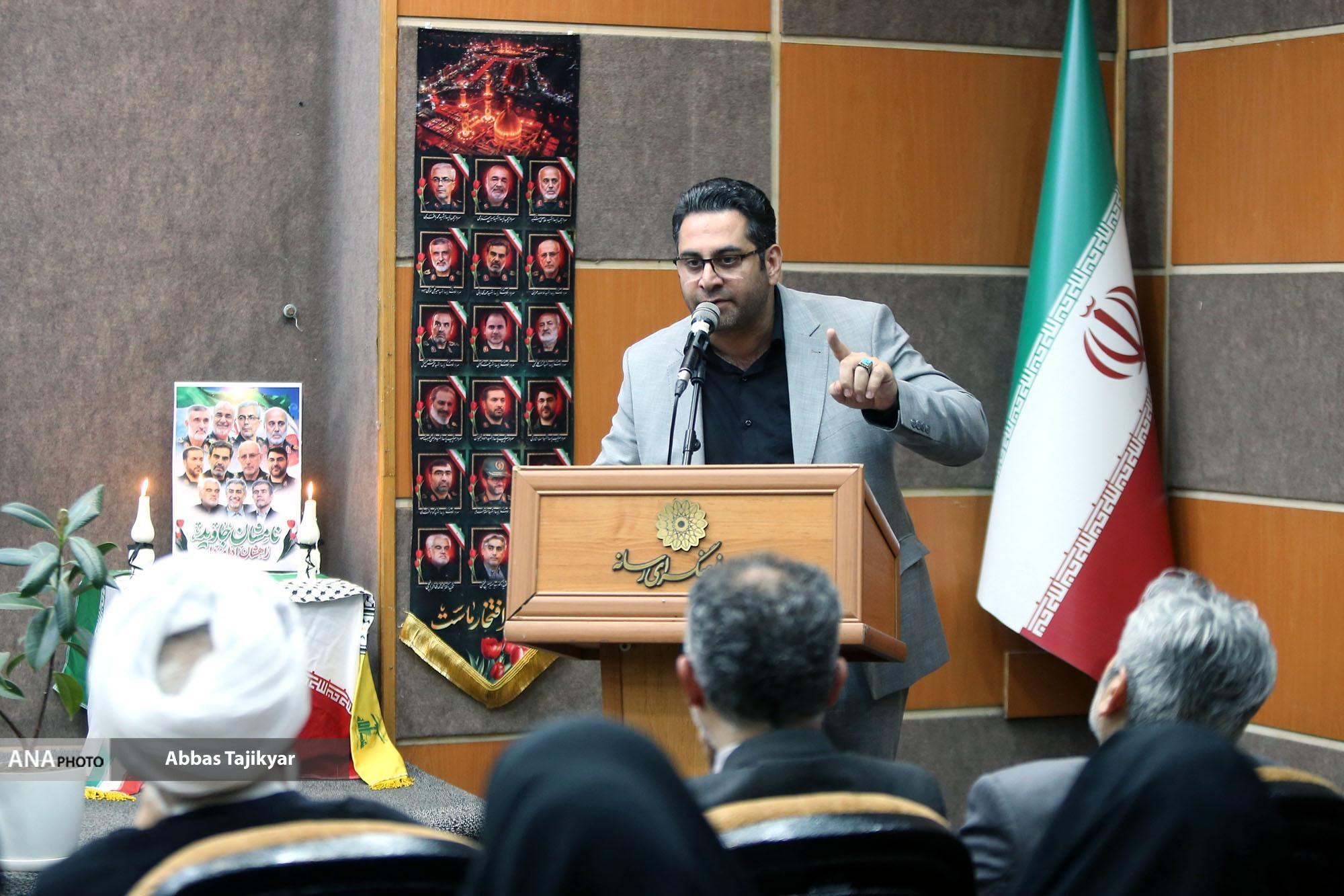 شاعران، حقیقت پیروزی ما و جنایات دشمن را در تاریخ ماندگار کنند شاعران، حقیقت پیروزی ما و جنایات دشمن را در تاریخ ماندگار کنند