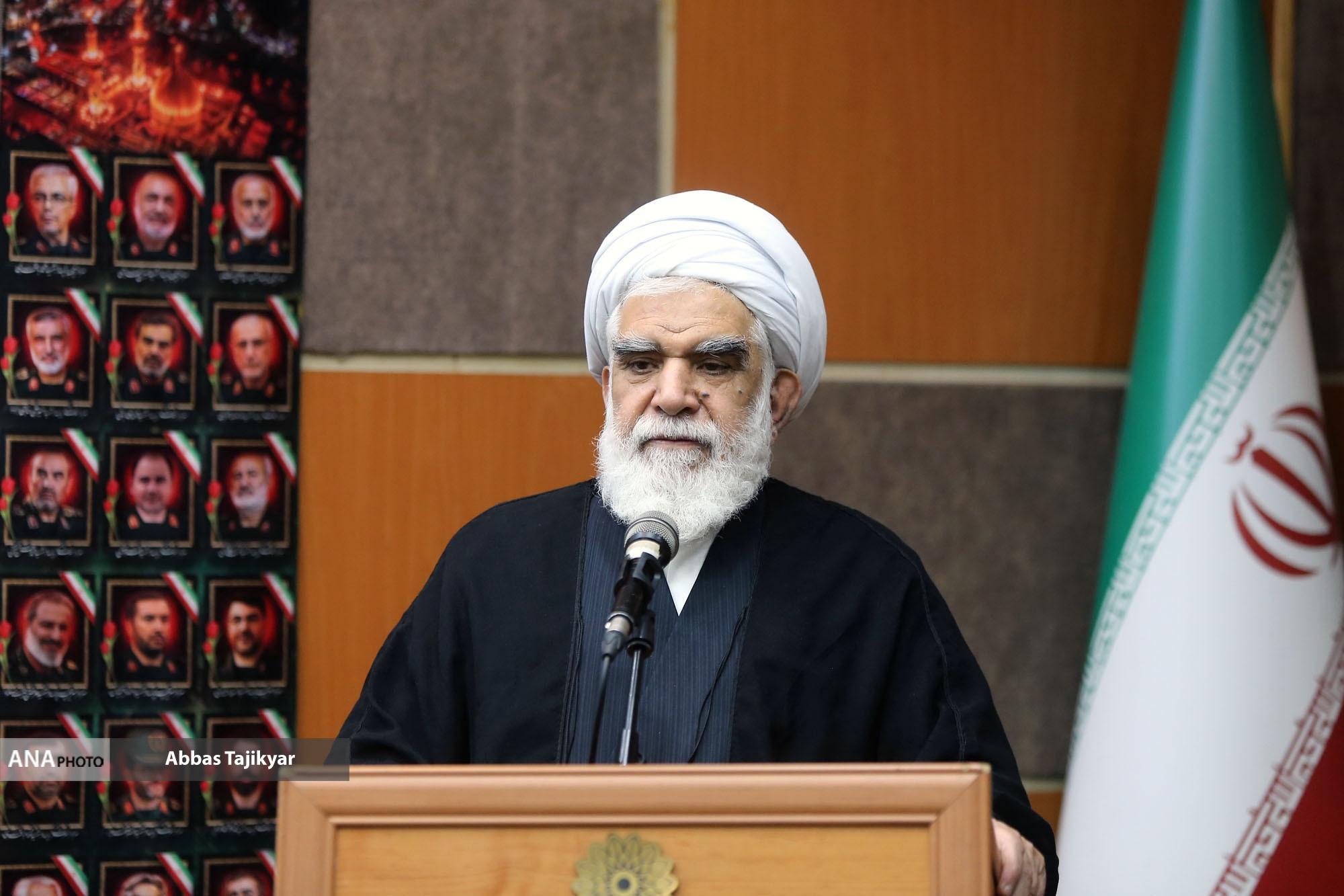 شاعران، حقیقت پیروزی ما و جنایات دشمن را در تاریخ ماندگار کنند شاعران، حقیقت پیروزی ما و جنایات دشمن را در تاریخ ماندگار کنند