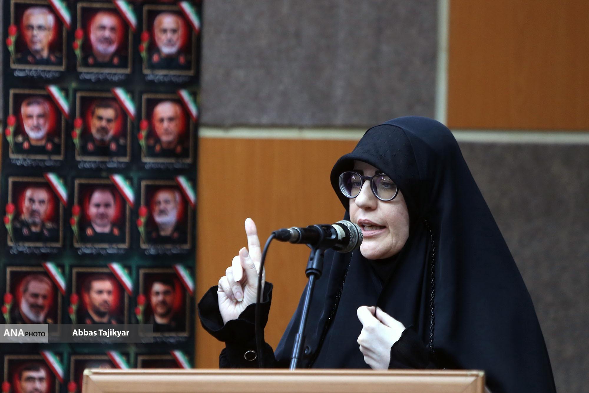 شاعران، حقیقت پیروزی ما و جنایات دشمن را در تاریخ ماندگار کنند شاعران، حقیقت پیروزی ما و جنایات دشمن را در تاریخ ماندگار کنند