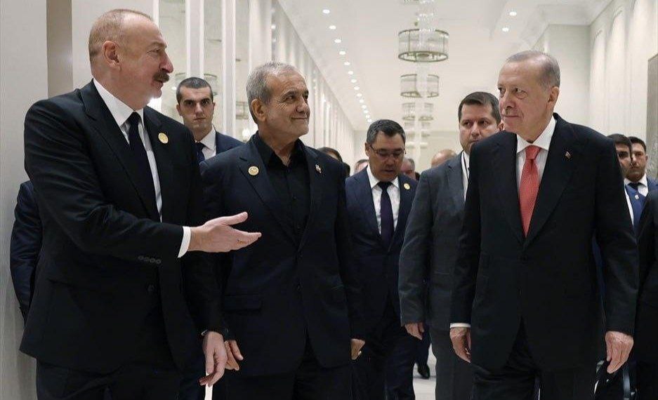 استقبال علیاف از پزشکیان در آغاز نشست اکو| رئیسجمهور با سران کدام کشورها دیدار کرد؟ استقبال علیاف از پزشکیان در آغاز نشست اکو| رئیسجمهور با سران کدام کشورها دیدار کرد؟