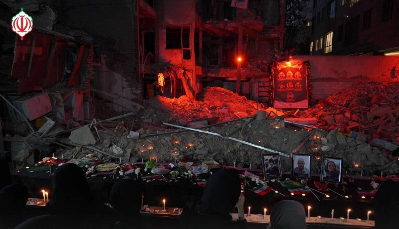 برگزاری آیین «شام غریبان فرزندان ایران» در اماکن مورد هدف حمله رژیم صهیونیستی برگزاری آیین «شام غریبان فرزندان ایران» در اماکن مورد هدف حمله رژیم صهیونیستی