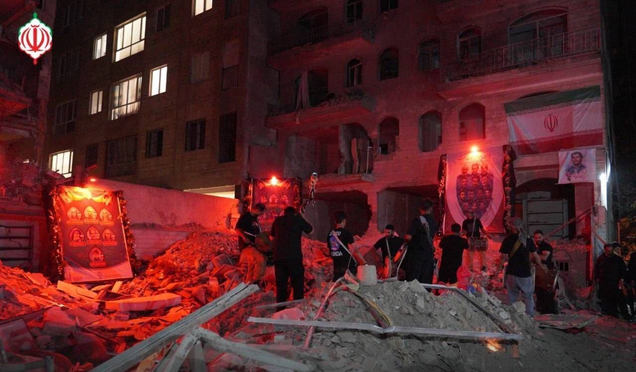 برگزاری آیین «شام غریبان فرزندان ایران» در اماکن مورد هدف حمله رژیم صهیونیستی برگزاری آیین «شام غریبان فرزندان ایران» در اماکن مورد هدف حمله رژیم صهیونیستی