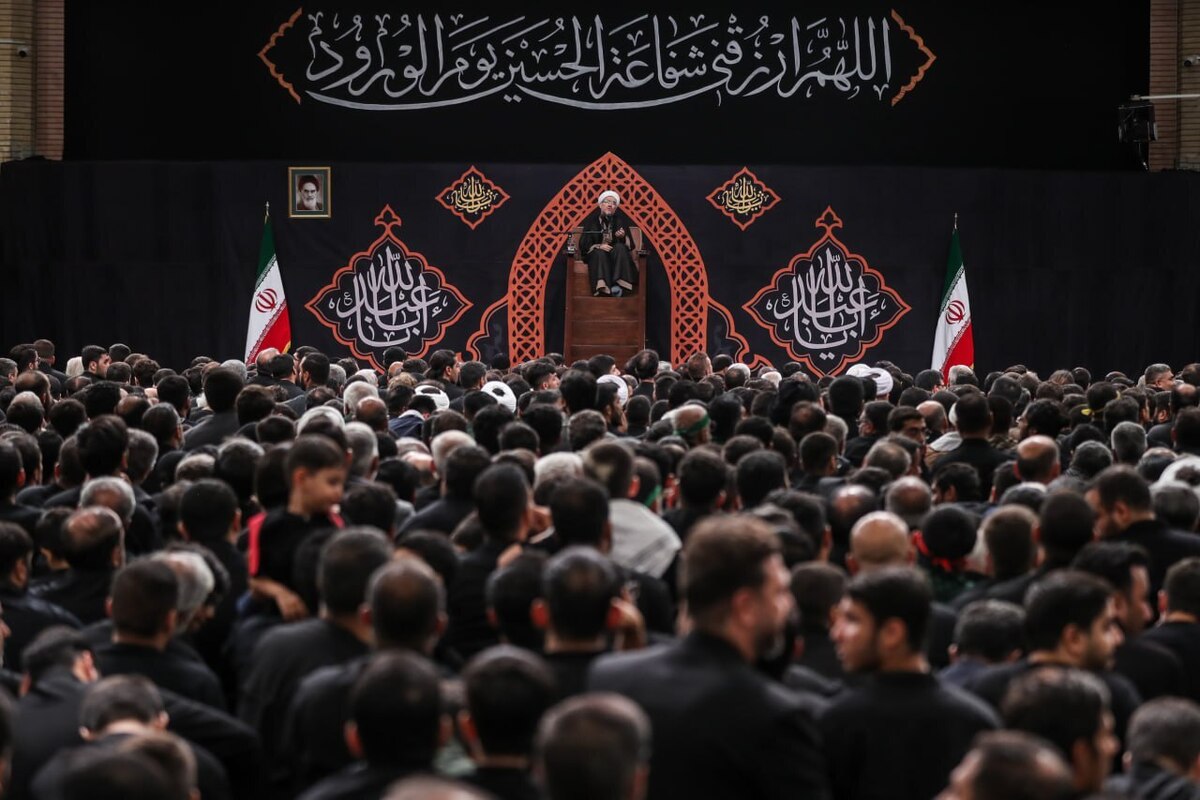 پایان مراسم عزاداری محرم ۱۴۴۷ در حسینیه امام خمینی (ره) | مرثیه‌سرایی در شب یازدهم محرم و تجلی اقتدار معنوی ایران در فضای تهدیدات منطقه‌ای