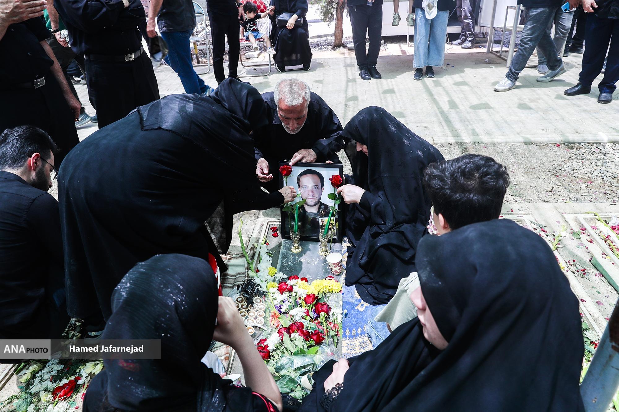 قطعه ۴۲ فقط زمین نیست؛ بایگانی حسهاییست که هیچگاه فراموش نمیشوند قطعه ۴۲ فقط زمین نیست؛ بایگانی حسهاییست که هیچگاه فراموش نمیشوند
