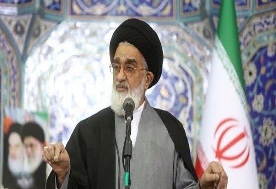هشدار ائمه جمعه به مسئولان؛ راهبرد «ایران قوی» در دوری از آمریکاست