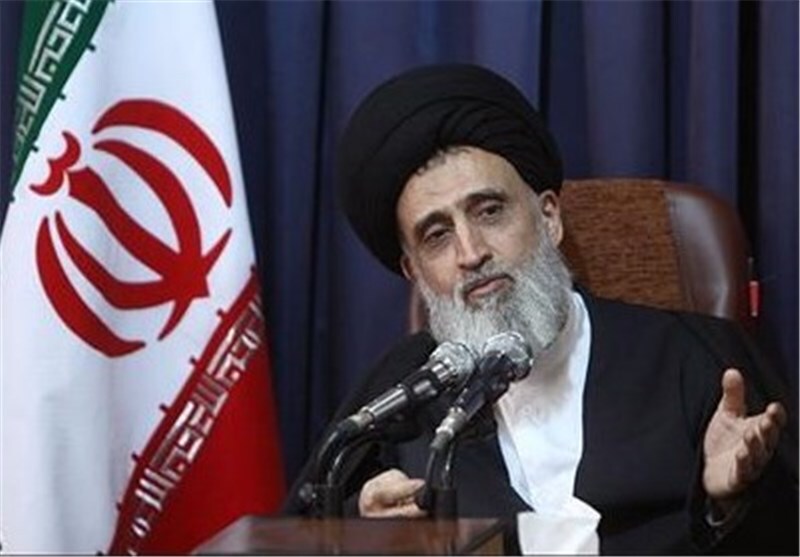 هشدار ائمه جمعه به مسئولان؛ راهبرد «ایران قوی» در دوری از آمریکاست