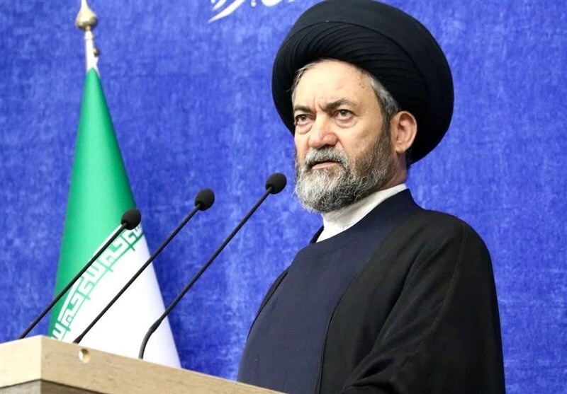 هشدار ائمه جمعه به مسئولان؛ راهبرد «ایران قوی» در دوری از آمریکاست