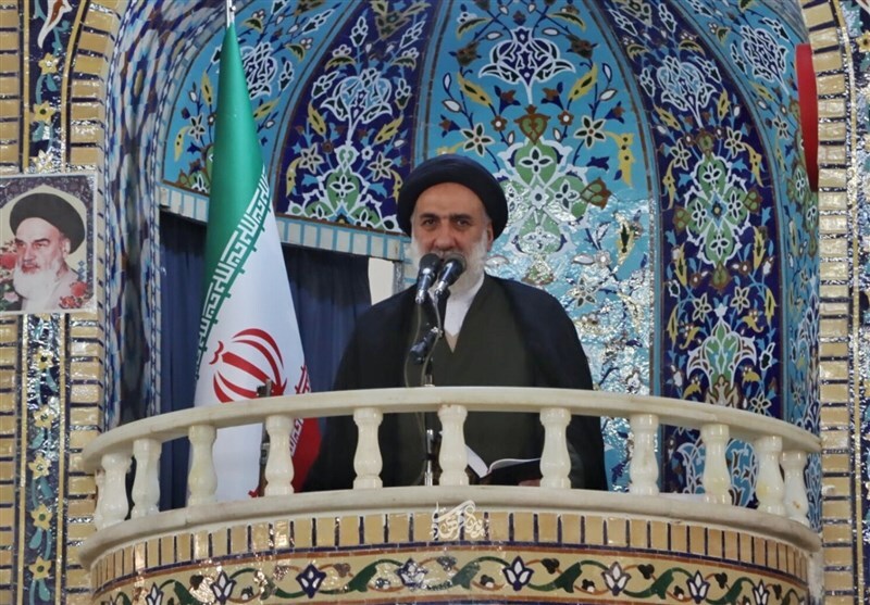 هشدار ائمه جمعه به مسئولان؛ راهبرد «ایران قوی» در دوری از آمریکاست