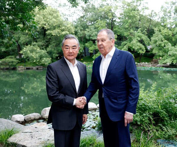 دیدار وزرای خارجه چین و روسیه در پکن با محوریت بحران اوکراین، شبه&zwnj;جزیره کره و روابط با آمریکا