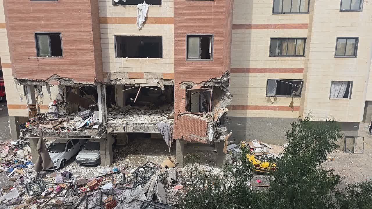 انفجار در یک مجتمع مسکونی در پردیسان قم+ فیلم انفجار در یک مجتمع مسکونی در پردیسان قم+ فیلم