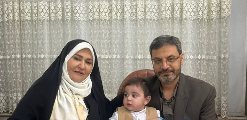 نیم ساعت با خانواده، یک عمر با وطن/ «جانم فدای ایران» وصیت بیکلام شهید قرایلو در قاب تصویر نیم ساعت با خانواده، یک عمر با وطن/ «جانم فدای ایران» وصیت بیکلام شهید قرایلو در قاب تصویر