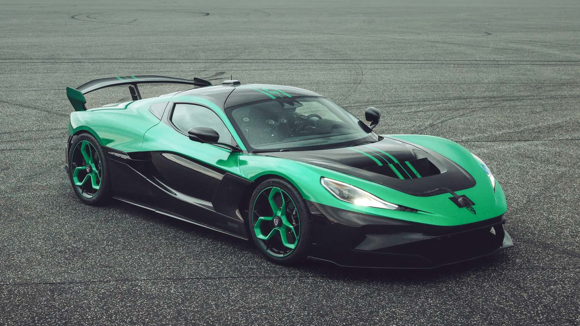 ریماک با Nevera R تاج سرعت را از Koenigsegg پس گرفت + فیلم ریماک با Nevera R تاج سرعت را از Koenigsegg پس گرفت + فیلم