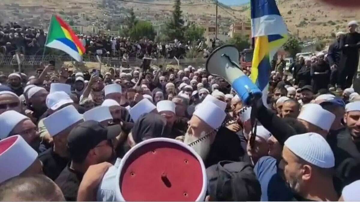 شیخ راکان الخضیر: بیش از ۲۰۰۰ اسیر در دست دروزی‌ها| دولت موقت پاسخگو نیست، قتل‌عام در سویدا ادامه دارد