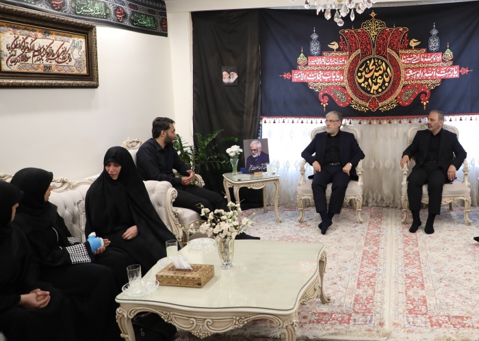 دیدار وزیر علوم با خانواده استاد شهید دکتر طهرانچی